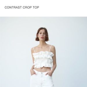 Contrast crop top. New